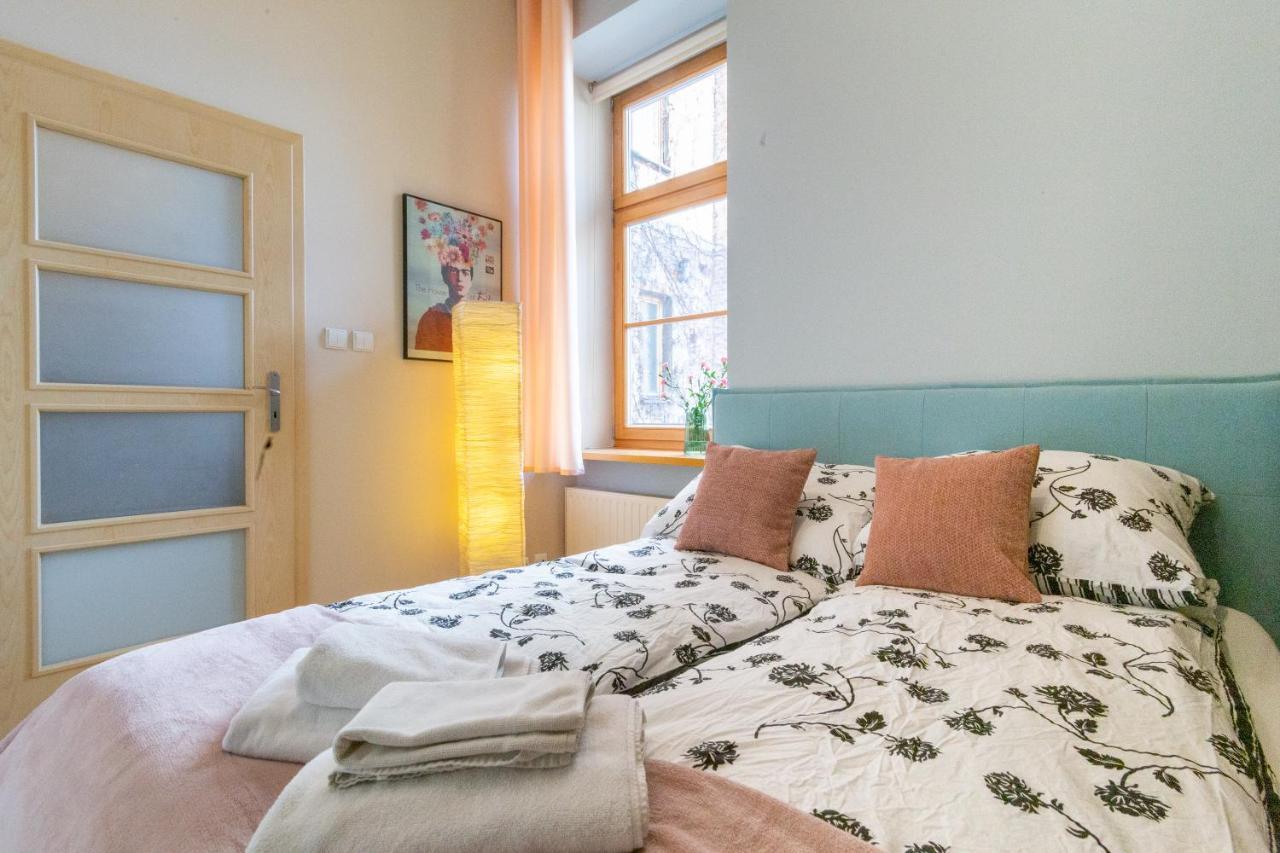 Апартаменты House Of Frida Краков Экстерьер фото